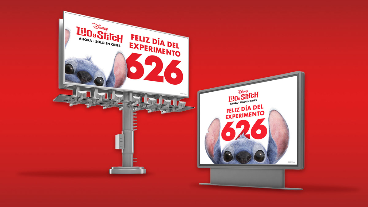 Billboard de campaña Stitch con visual 626 y presencia en exteriores