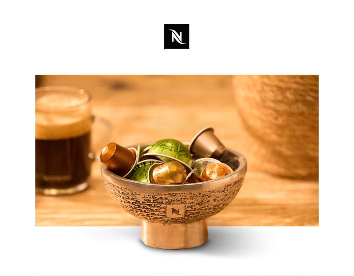 Dispensador Nespresso hecho con aluminio reciclado en campaña con Rodrigo Noriega